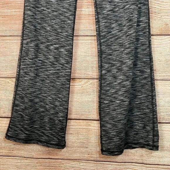 Hofi Women’s Abstract Style Legging Gray Black Medium - Picture 3 of 7